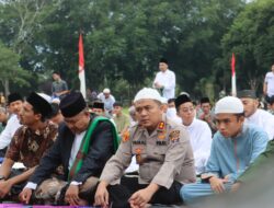 Kepolisian Resor Langkat Polda Sumut menggelar Sholat Idul Adha 10 Dzulhijjah 1445 H Tahun 2024 M di Lapangan Alun-alun Tengku Amir Hamzah