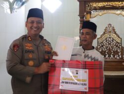 Giat Jumat Curhat, Kapolres Langkat Tampung Aspirasi dan Berbagi Rezeki kepada Warga.