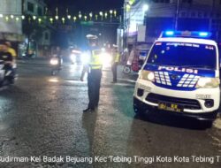 Sat Lantas Polres Tebing Tinggi Laksanakan Patroli Blue Light, Pastikan Arus Lalu Lintas Aman dan Lancar.