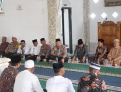 Warga Kecamatan Padang Tualang Sambut Hangat Kapolres Langkat dalam Program Jumat Curhat.