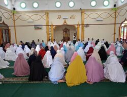 Polsek Dolok Merawan Pengamanan Sholat Tasbih dan Pengobatan Gratis di Masjid Al Hidayah.