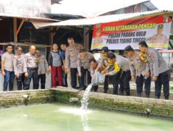Kapolres Tebing Tinggi Tabur Benih Ikan, Bentuk Dukungan Terhadap Program Ketahanan Pangan.