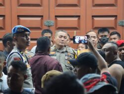 Kapolres Sergai AKBP Jhon Sitepu, didampingi Seluruh PJU Polres Sergai, bersama Personil Brimob, Personil TNI AD, Satpol PP dan dari Pemerintahan Kab. Sergai Melaksanakan Patroli Antisipasi Pertikaian Antar Ormas