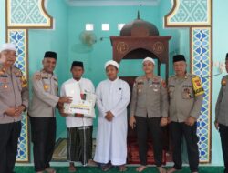 Kegiatan “Jumat Curhat” Kapolres Langkat dengan Para Tokoh Dusun III Desa Ara Condong di mesjid Nassim Al- Thoyba Nur.