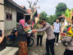 Bantu Warga Musibah Kebakaran, Polsek Stabat Gelar Bakti Sosial