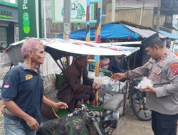 Jumat Berkah, Polisi Bagikan Nasi Kotak Kepada masyarakat Tanjung pura