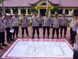Polres Langkat Gelar Peragaan Dalmas Jelang May Day 2025.