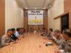 Wakapolda Sumut Beri Arahan dan Semangat kepada Personel Polres Belawan, Jenguk Kapolsek Korban Lemparan Saat Tangani Tawuran