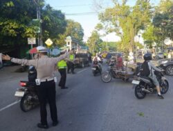 Satlantas Polres Langkat Atur Arus Lalu Lintas dalam Strong Point Pagi