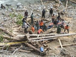 Hari Ini Tim Gabungan Temukan 6 Korban Banjir Bandang di Pegunungan Arfak, Pencarian Dilanjutkan Besok