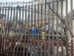 Brimob Polda Sumut Tanggap Cepat Kebakaran di Medan Timur, Dua Rumah dan Satu Gudang Terbakar