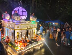 Warga di Langkat Turun ke Jalan Meriahkan Pawai Obor, Polisi Atur Lalin.