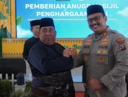 Kapolres Langkat Terima Penghargaan Tokoh Inspiratif dari Dunia Melayu Dunia Islam