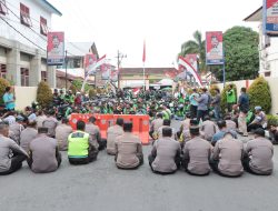 Kapolres Binjai Duduk Bersama Para Ojol Mendoakan Alm. Affan Kurniawan