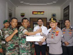 Polres Langkat Berikan Kue Ulang Tahun Secara Serentak kepada TNI dalam Rangka HUT TNI ke-80