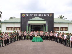 HUT TNI Ke 80 PJU Polres Sergai Ucapkan Selamat Serta Berikan Tumpeng*