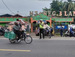 Sat Lantas Polres Langkat Laksanakan Pengaturan Lalu Lintas Pagi, Wujudkan Kelancaran dan Keamanan Pengguna Jalan