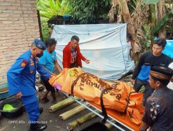 Sinergitas TNI-POLRI dan Basarnas Atasi Penemuan Jenazah Nelayan yang Hilang di Perairan Desa Sentang, Teluk Mengkudu
