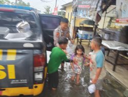 Polres Pelabuhan Belawan Pantau Situasi Banjir dan Salurkan Bantuan kepada Warga Terdampak