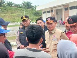 Kapolres Langkat Salurkan Bantuan Sosial untuk Pengungsi Banjir di Rest Area KM 42