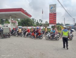 Sat Lantas Polres Langkat Patroli dan Cek SPBU di Stabat untuk Antisipasi Kemacetan dan Antrian BBM