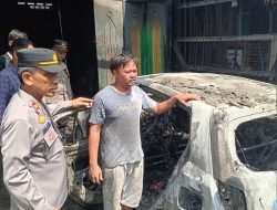 Satu Unit Mobil Pribadi Hangus Terbakar! Polri bersama Masyarakat Sigap Padamkan Api