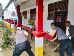 Hadir Untuk Masyarakat: Polda Sumut Bersihkan Sekolah dan Masjid Terdampak Longsor di Garoga