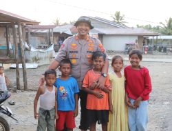 Kapolres Langkat Temui Anak-Anak Korban Banjir di Desa Tapak Kuda, Lanjutkan Perjalanan Distribusi Logistik ke Wilayah yang Masih Tergenang