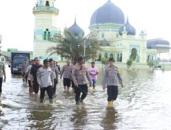 Penyaluran Bantuan Polda Sumut dan Kapolres Jajaran Terhadap Warga Yang Terdampak Banjir Kec.Tanjung Pura.