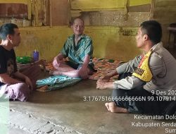 Sambang dan Cooling System, Bhabinkamtibmas Polsek Dolok Merawan Jenguk Warga yang Sakit