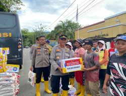 Polres Sibolga Salurkan Bantuan Sosial Bagi Korban Terdampak Banjir Dan Longsor Di Kota Sibolga