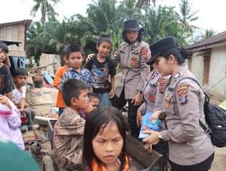 “Polwan Polres Padangsidimpuan Lakukan Trauma Healing Bagi Anak-Anak Korban Bencana Alam”
