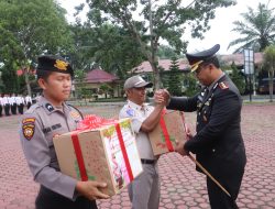 Upacara Peringatan Hari Bela Negara ke-77 dan Penyerahan Paket Natal Tahun 2025 Polres Langkat