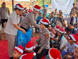 Polres Tapteng Rayakan Natal 2025 Bersama Pengungsi Korban Bencana di GOR Pandan