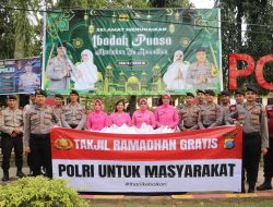 Polres Langkat Tebar Kebaikan Ramadhan, 200 Paket Takjil Dibagikan ke Pengguna Jalan