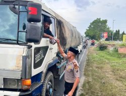 SPPG 1 Polres Serdang Bedagai Bagikan Takjil Ke Masyarakat Di Depan Mako