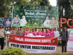 Polres Langkat dan Bhayangkari Berbagi Takjil di Hari ke-16 Ramadhan, Wujud Kepedulian kepada Masyarakat