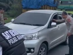 Kapolres Asahan Turun Jalan Bersama PJU Bagi-Bagi Takjil Kepada Masyarakat Jelang Buka Puasa