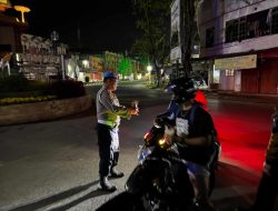 Polres Langkat Gelar Sahur On The Road, Bagikan 100 Paket Makanan Sahur kepada Masyarakat