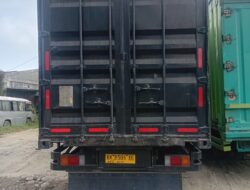 Gagal Mendahului, Motor Berpenumpang Tiga Tabrakan dengan Tronton di Sei Buluh, Tiga Pelajar Terluka