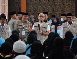 Wamen Haji Sambut Langsung Kloter 16 Debarkasi Medan, Tekankan Haji Mabrur sebagai Oleh-Oleh Terbaik dari Tanah Suci
