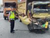 Diduga Kurang Konsentrasi, Truk Box Tabrak Dua Dump Truk yang Sedang Antre Solar di Jalan Medan–Tebing Tinggi