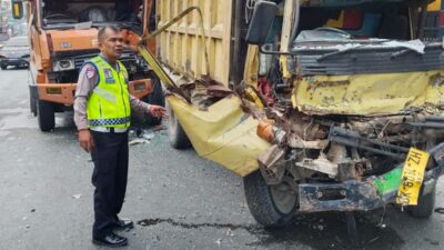 Diduga Kurang Konsentrasi, Truk Box Tabrak Dua Dump Truk yang Sedang Antre Solar di Jalan Medan–Tebing Tinggi