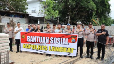 Kapolres Langkat Salurkan Bantuan Material untuk Pembangunan Gereja      Langkat-Semangat dalam memperkuat jalinan sinergitas antara Polri dan seluruh elemen masyarakat, Kapolres Langkat AKBP Hannry P.H.Tambunan, S.E., S.I.K. melaksanakan kegiatan Safari Kamtibmas dan Polres langkat Peduli Tempat Ibadah di Gereja GPdI di Jalan M. Amar, Kelurahan Stabat Baru, Kecamatan Stabat Senin (10/8/2026).