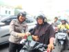 Polres Tebing Tinggi Bagikan 3.000 Bendera Merah Putih Sambut HUT ke 81 RI
