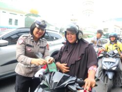 Polres Tebing Tinggi Bagikan 3.000 Bendera Merah Putih Sambut HUT ke 81 RI