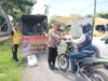 Polsek Kuala, Berbagi Nasi Kotak Sambil Pererat Kedekatan dengan Masyarakat