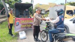 Polsek Kuala, Berbagi Nasi Kotak Sambil Pererat Kedekatan dengan Masyarakat