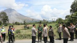 Kapolda Sumut Turun Langsung Pantau Kondisi Sinabung dan Kesiapan Personel Bantu Masyarakat di Karo