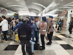 Polresta Deli Serdang Pantau Keamanan dan Berikan Pelayanan Kesehatan Kepada Penumpang Terdampak Pembatalan Penerbangan di Bandara Kualanamu